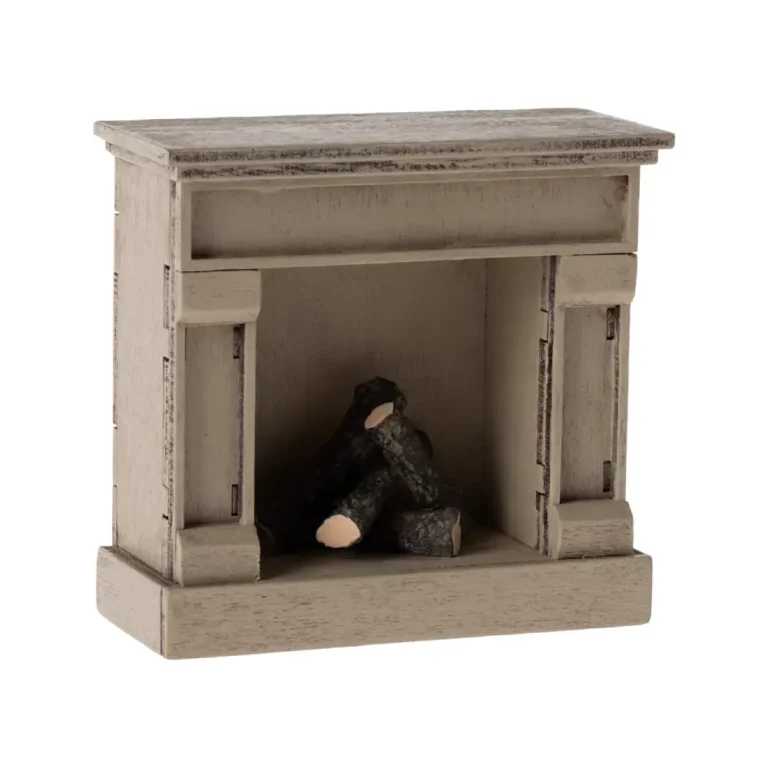 Ξύλινο τζάκι σε off white απόχρωση για το Maileg Miniature House.