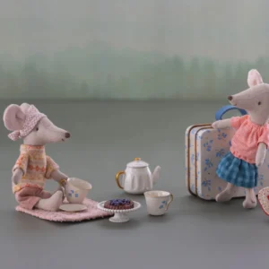 Maileg afternoon treat mouse blue madelaine tea set