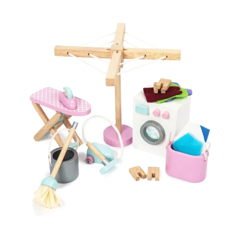 Le Toy Van Ξύλινα Έπιπλα Laundry Room Set | Σετ 17 Τμχ. για Κουκλόσπιτα με Πλυντήριο, Σίδερο & Αξεσουάρ