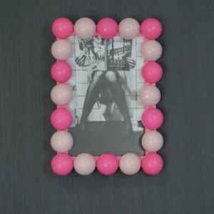 Κορνίζα HOUSEVITAMIN με beaded περίγραμμα σε Light και Neon Pink, διαστάσεων 18.5x13.5 cm